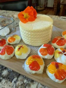goat-cheese-cake-with-flowers